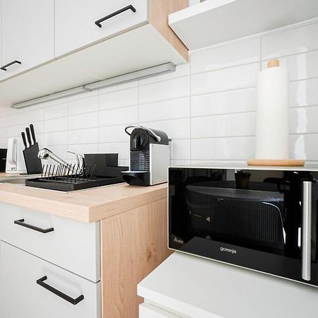 Chic Newly-Renovated Apartment Steps From Subway In Vienna'S Hernals District Exterior photo